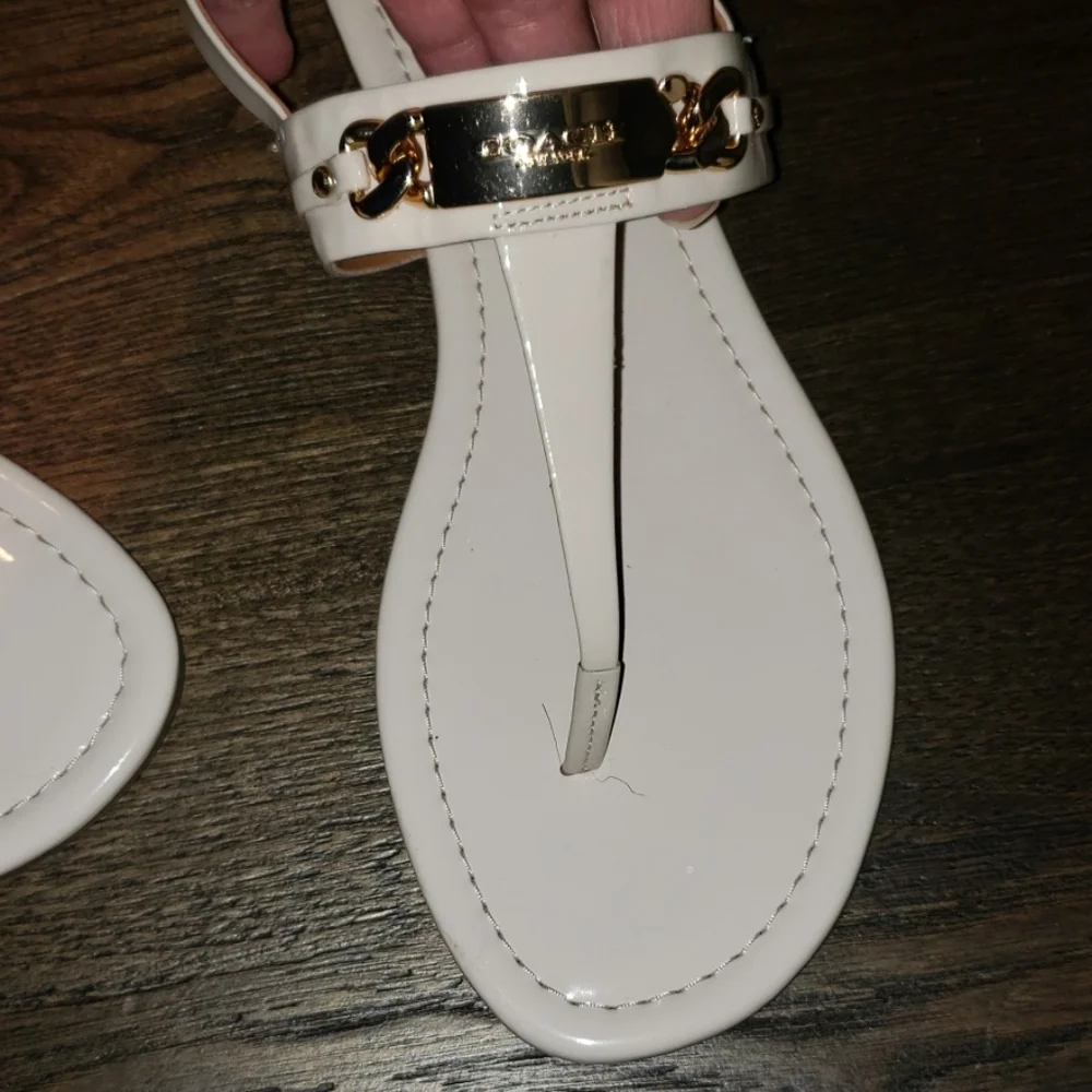 New Coach Caterine Patent Leather T Strap Sandal - Picture 3 of 8